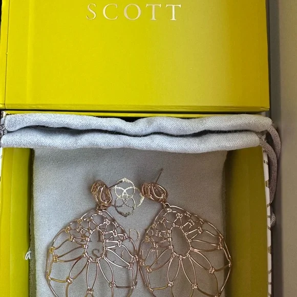Kendra Scott Hallie Rose Gold Earrings - Picture 3 of 6